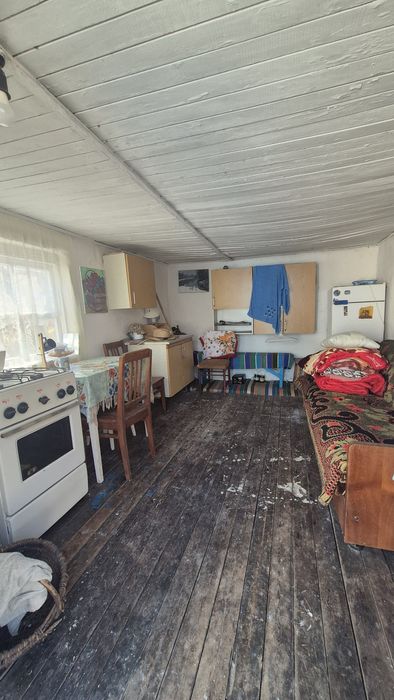 Бабинці-продам ділянку  15 сот з будівлями!