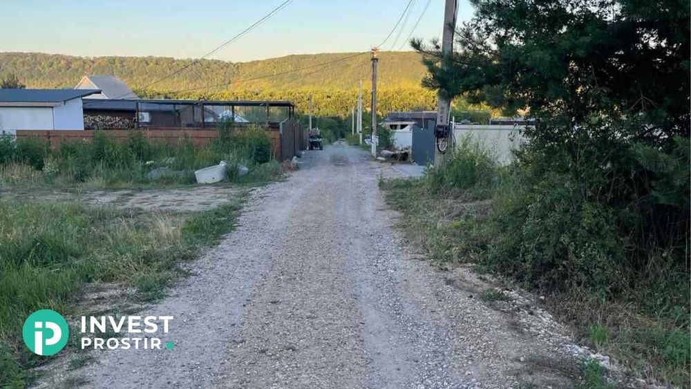 Продається земельна ділянка 4 сотки в с.Куражин,Хмельницька обл.