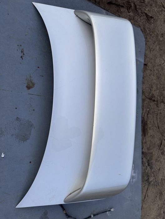 Subaru Impreza GT klapa bagażnika ze spojlerem