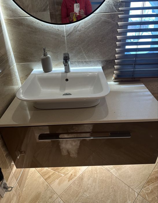 Umywalka Roca, bateria Grohe, blat gratis