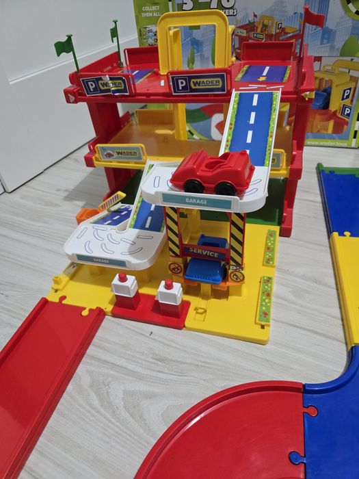 WADER Garaż Serwis z drogą 3 poziomy 50470 Zabawka dla dzieci + 2 autk