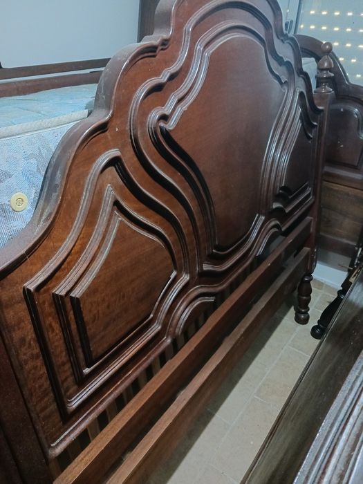 Cama mogno sem colchão