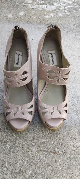Sapatos compensados, salto alto 36 novos!