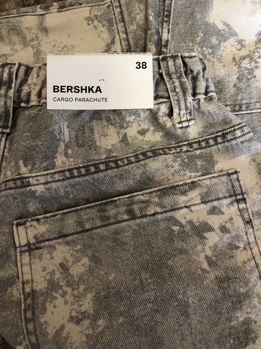 Стильні чоловічі джинси баггі від Бершка