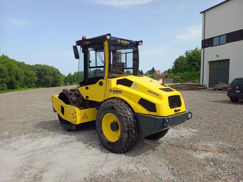 Bomag BW177 DH  Walec Bomag BW177 DH-5 + nakładka okołkowana