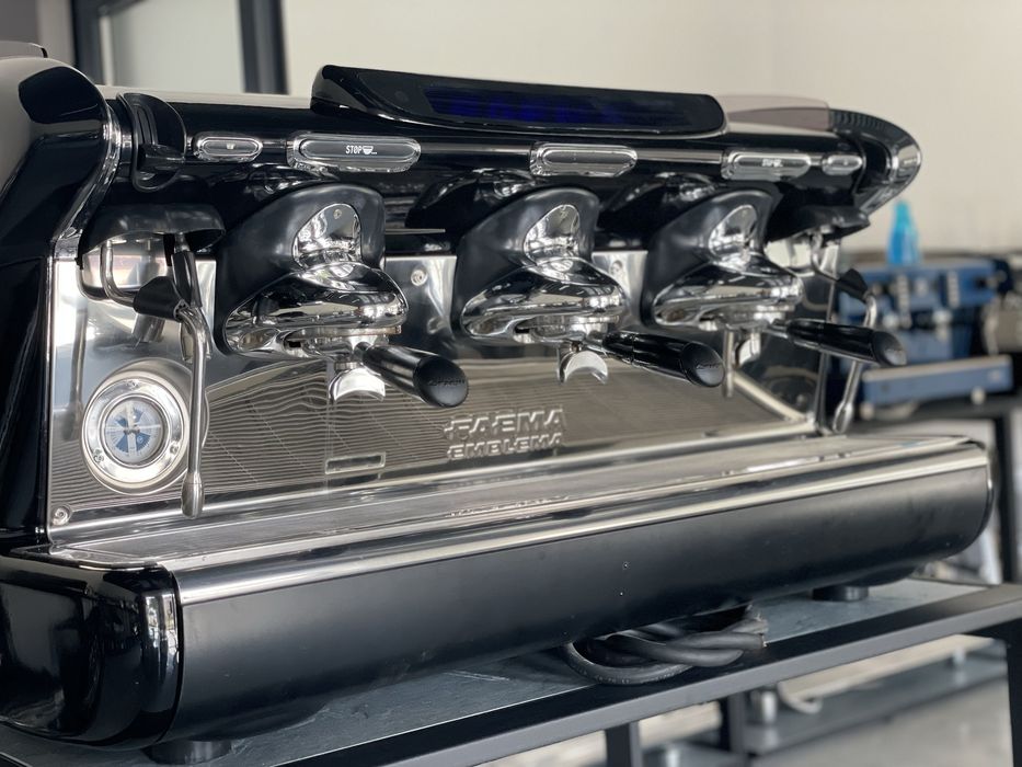 Кавомашина професійна Faema Emblema