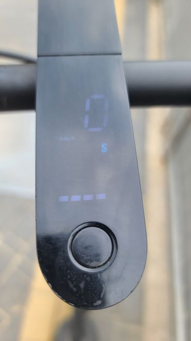 Продам  ОРИГІНАЛЬНИЙ Електросамокат Xiaomi Mi Electric Scooter Pro 2