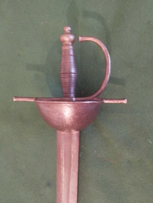 Espada de  “Taza” ou “Copo” em português,  de cavalaria, possivelmente ibérica, primeira metade do século XVII.