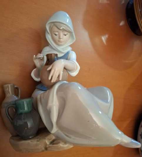 Menina dos Cântaros, em porcelana de LLADRÓ