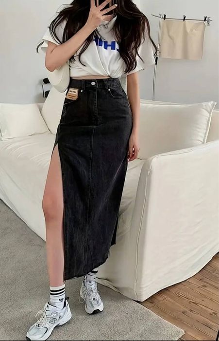 Чорна джинсова спідниця