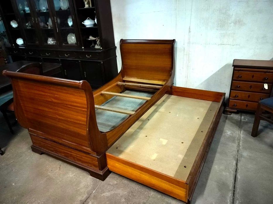 Quarto Solteiro com cama Dupla - Madeira de Mogno / Estilo em Barco