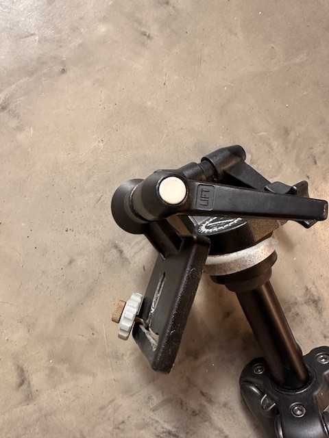 Tripé Culmann Magnesit 525