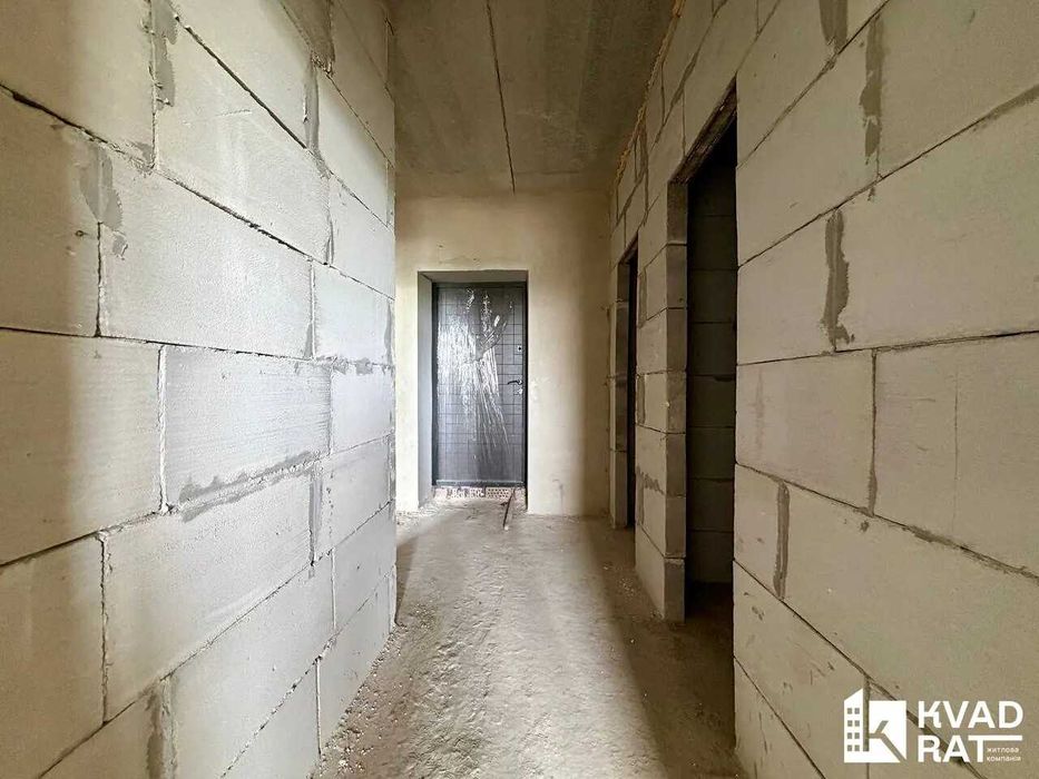 Здана та готова до ремонту 2-кім квартира ! 67 м2 + кладовка у подарунок