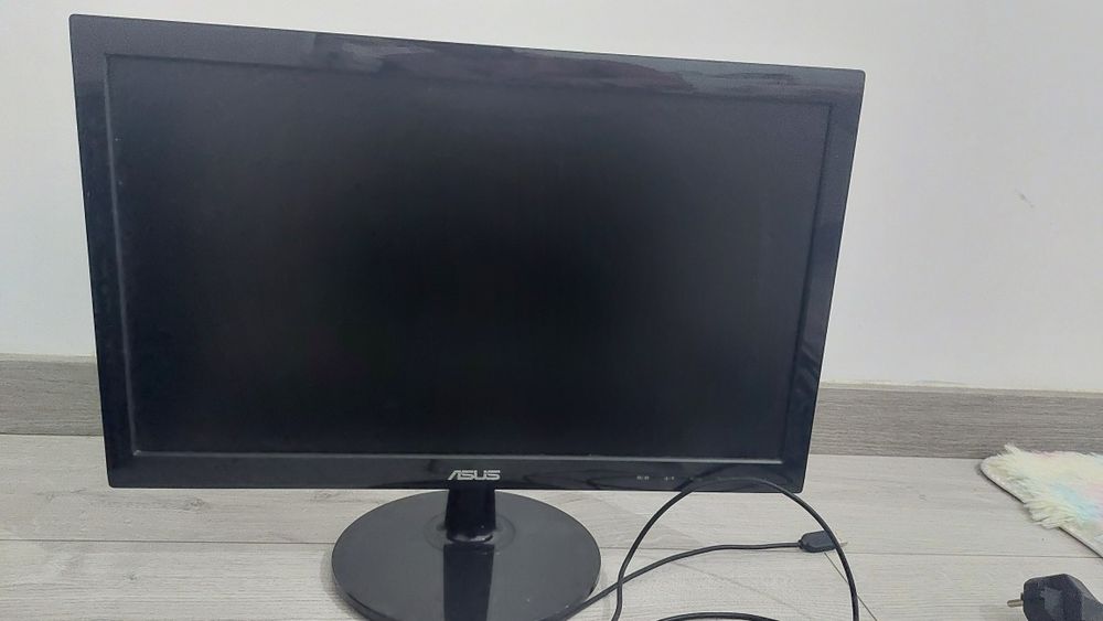 Desktop Acer Aspire, monitor Asus - NOVO