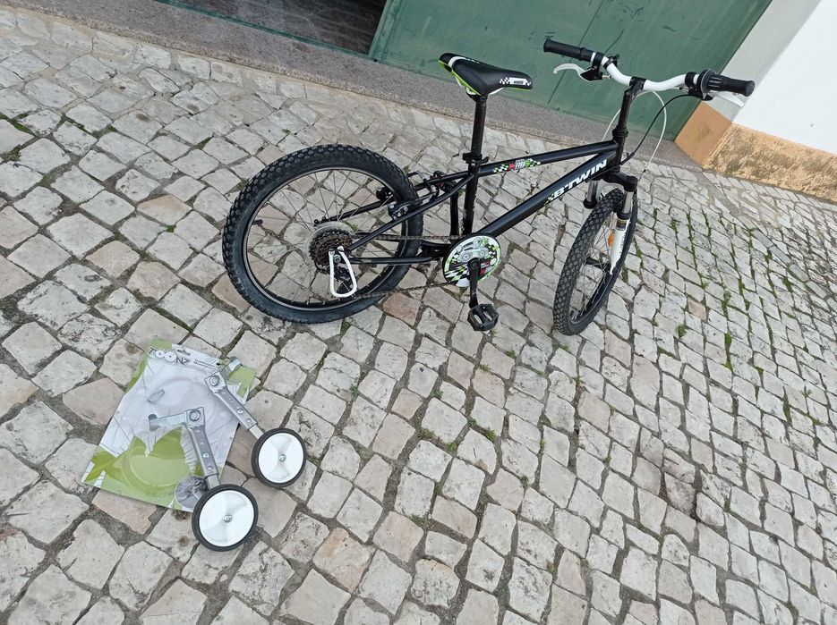 Bicicleta BTwin Criança com rodinhas de aprendizagem