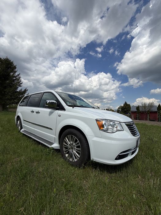 Chrysler Town Country