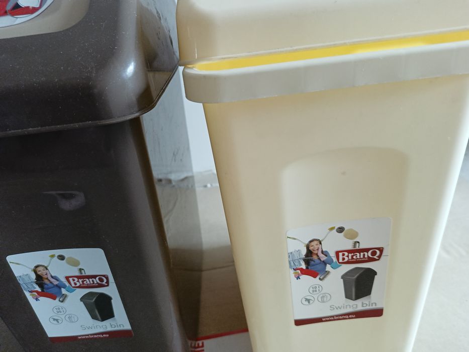 Kosze małe plastikowe na śmieci
