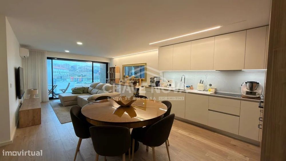 Apartamento T1+1 Como Novo c/ Lugar de Garagem em Santa Marinha (VL8) — Santa Marinha E São Pedro Da Afurada, Porto