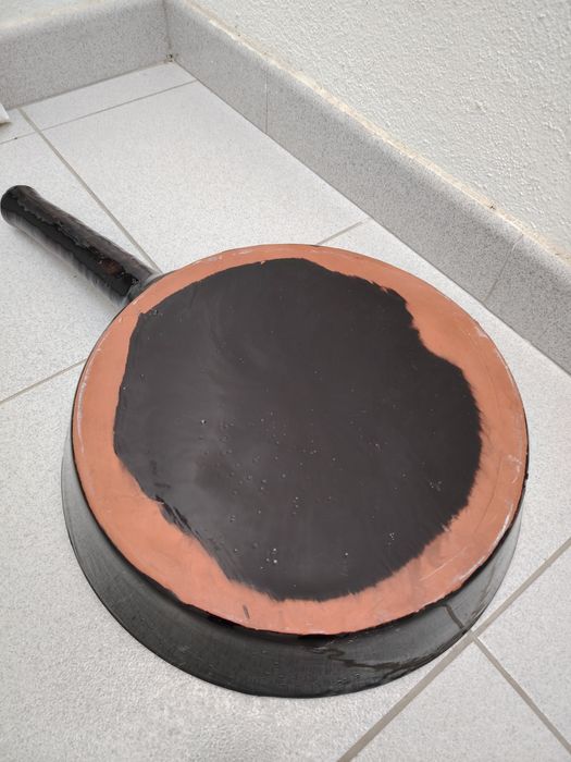 Frigideira em barro grande