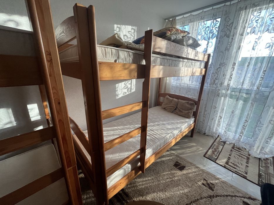 Łóżka piętrowe z materacami. Malo uzywane.