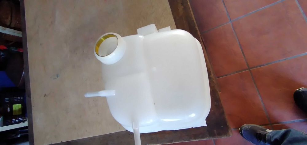 Depósito Novo líquido de refrigeração e Motor Arranque OPEL