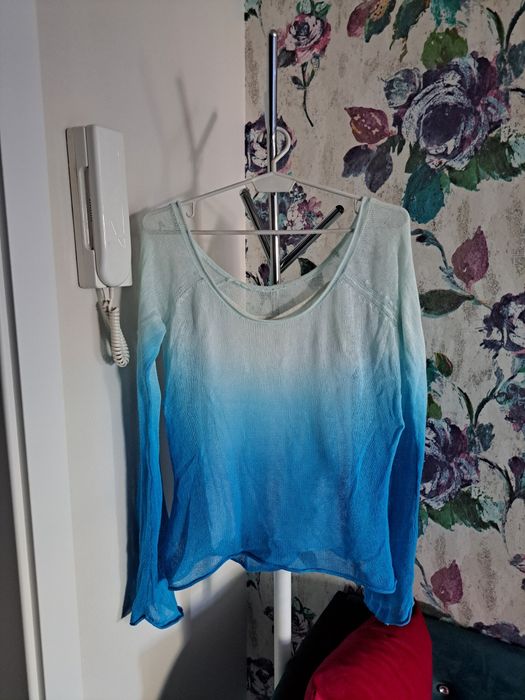 Sweter niebieski cieniowany