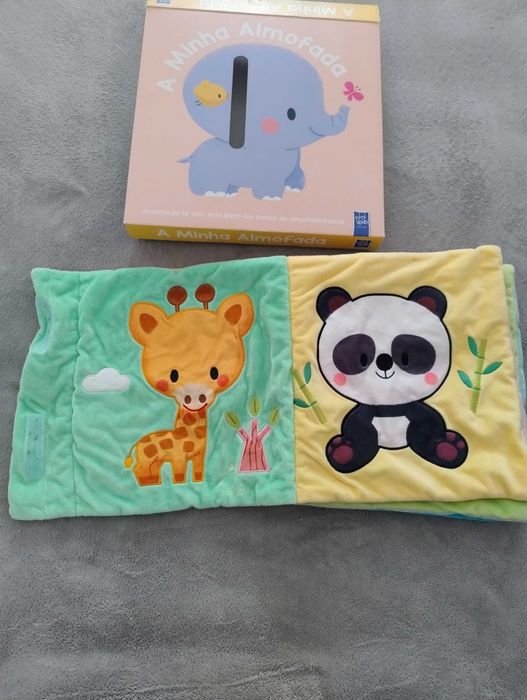 Livro em forma de almofada