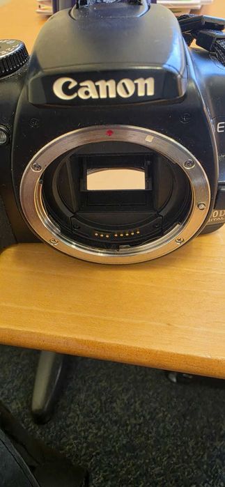 Canon EOS 400D — Corpo