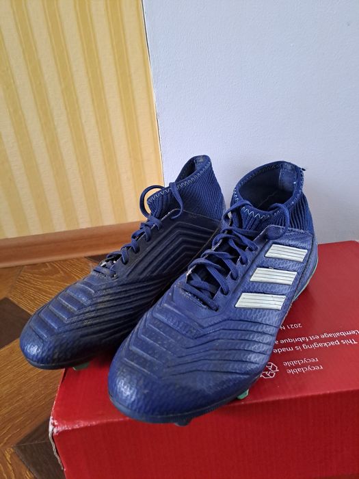Футбольне взуття Адідас predator. (Оригінал)