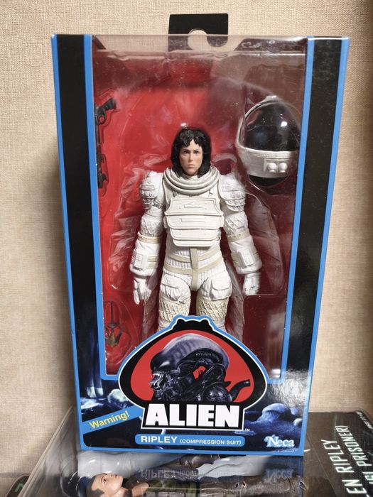 Фігурки Neca, Alien, Predator.