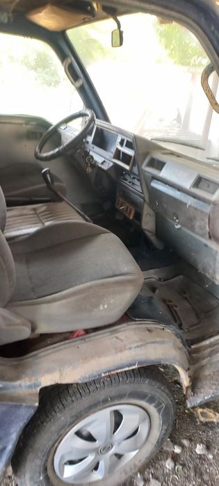 Nissan urban 89год 2,3  дизель