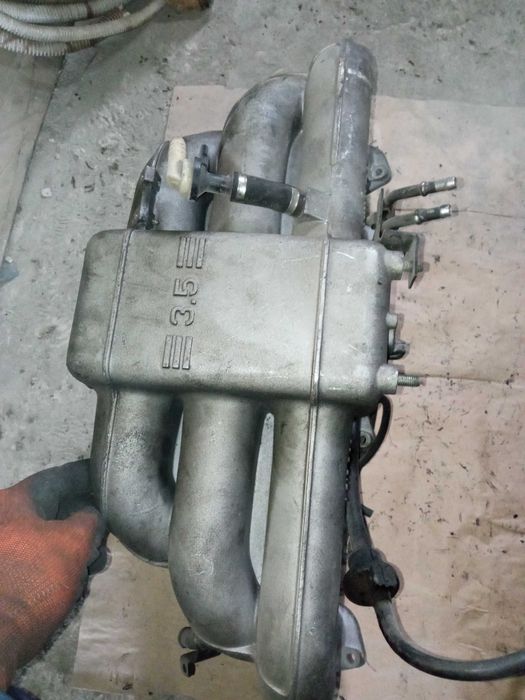 Колектор впускний коллектор впуск BMW E32 3.5 M30 25O39600 1715588