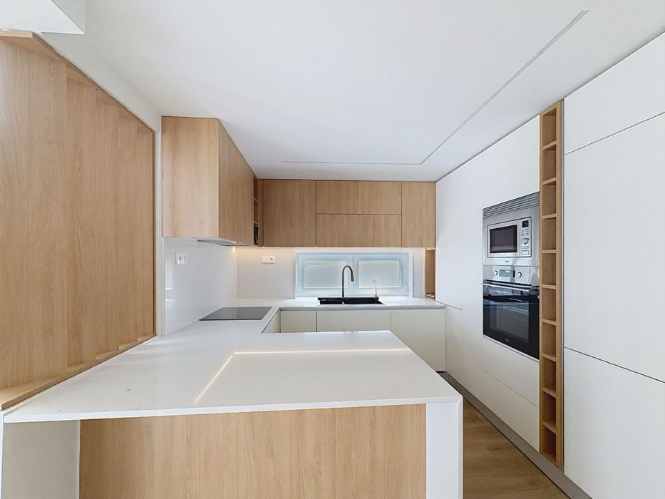 Apartamento t2 com logradouro totalmente renovado no feijo/almada