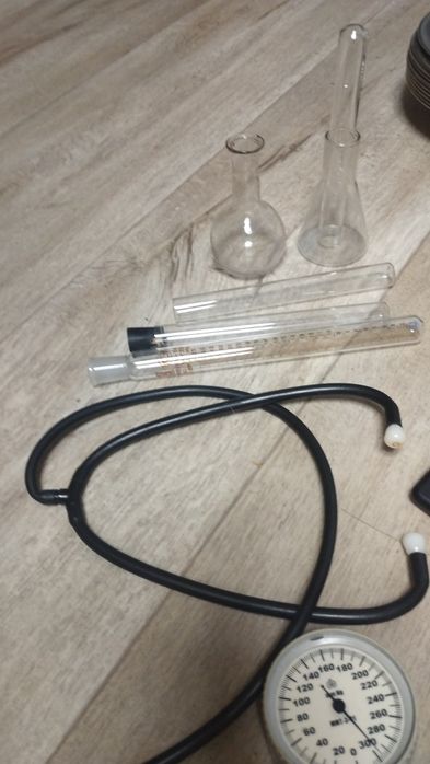 Ложки,сушилка для посуды,половник,лопатка,шумовка,казанок,миска,селедо