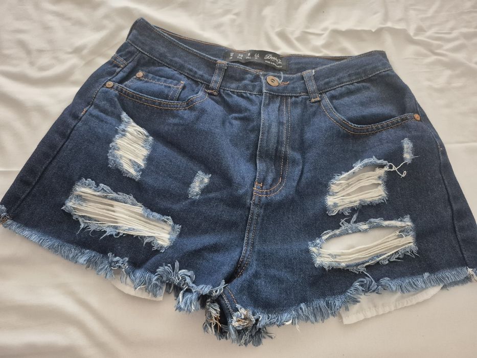 Calção ganga com rasgos