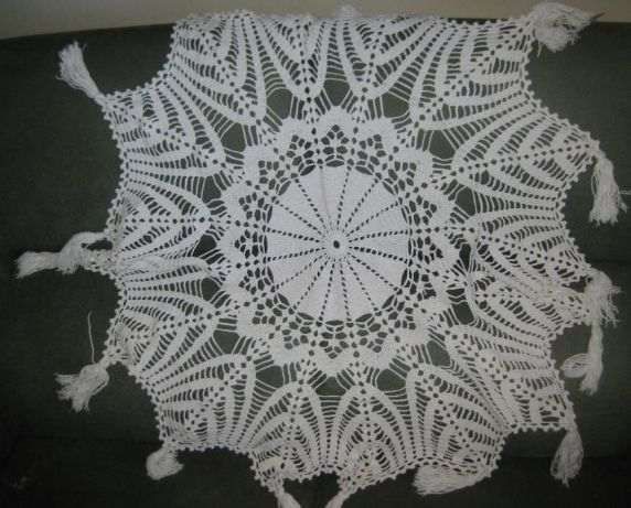 Toalha em Crochet Redonda Cor Beije 1,88 NOVA