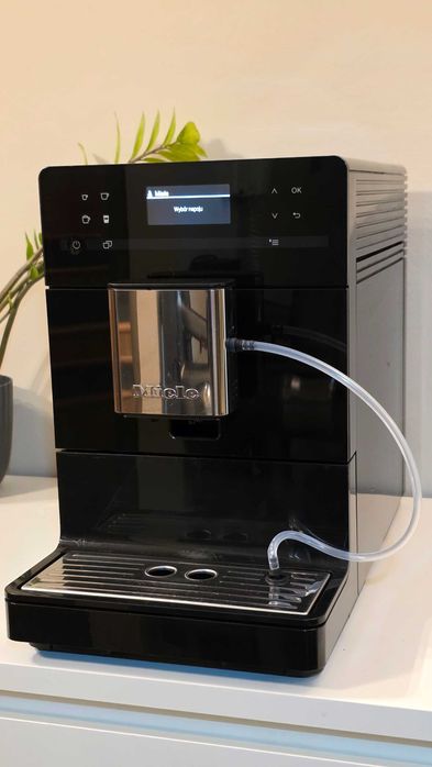Ekspres Miele CM 5310 czarny, PL, One Touch, Aromatic niski przebieg