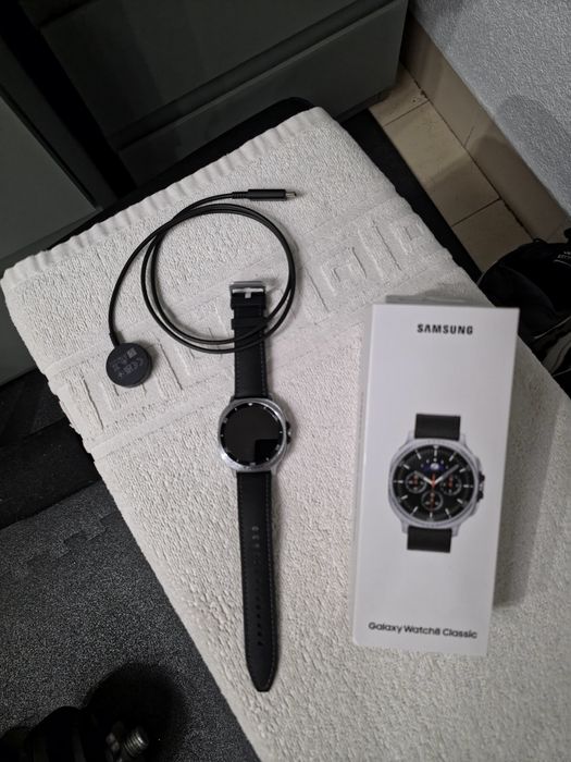 Samsung s25 ultra 500Gb (sin caja, solo cable)  + samsung watch 8 LTE