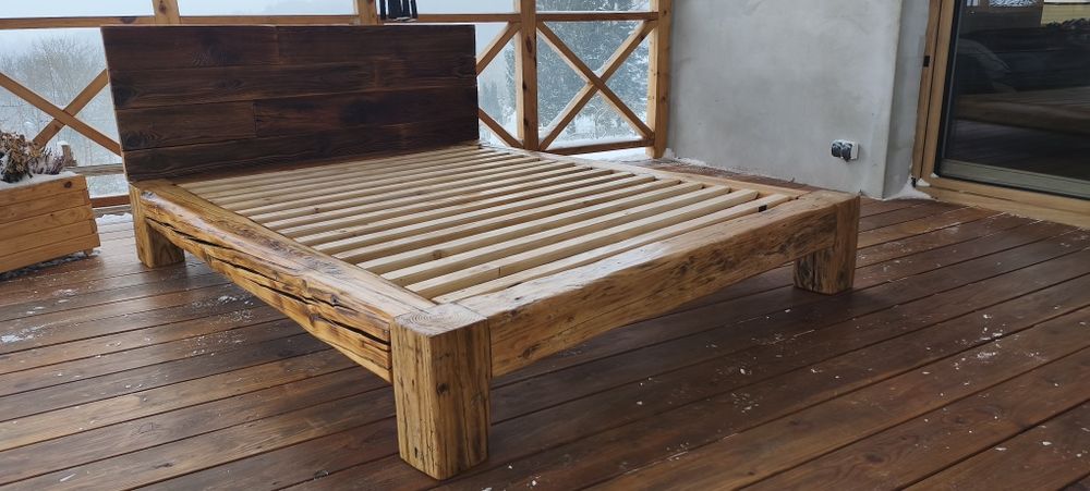 Łóżko ze starych bali drewnianych 160x200