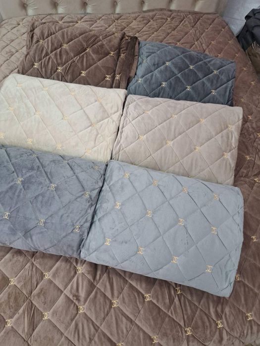 Брендове двостороннє велюрові котонові покривал з логотипом «Chanel»