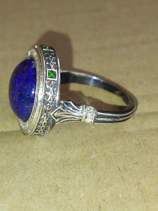 Срібний перстень з камінням