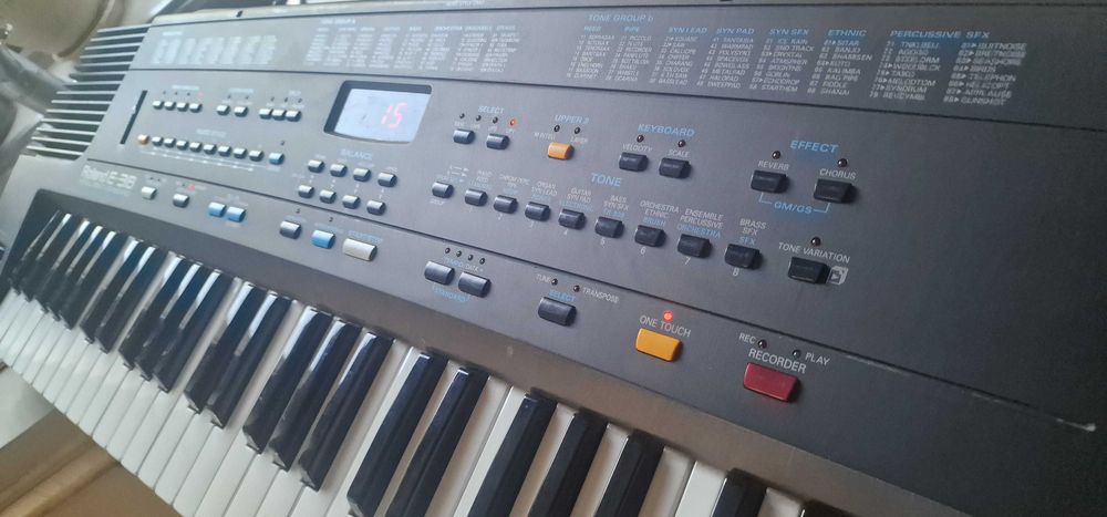 Roland e38 keyboard E