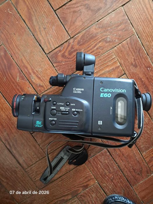Câmara de Vídeo Vintage Canon Canovision E60 + Lote Completo de Acessórios