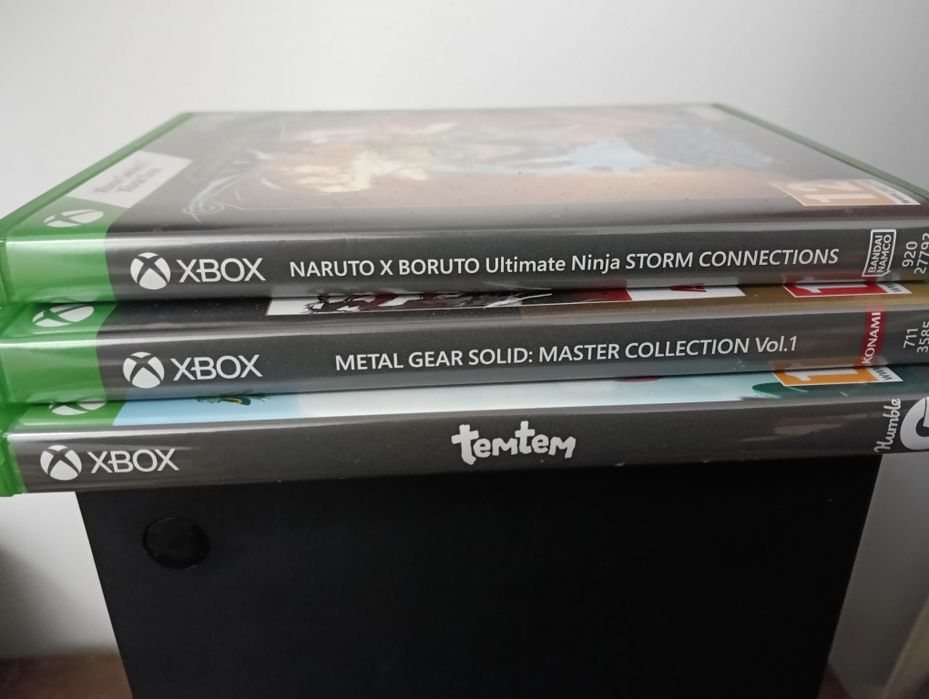 Xbox series X completo, 3 comandos e 4 Jogos