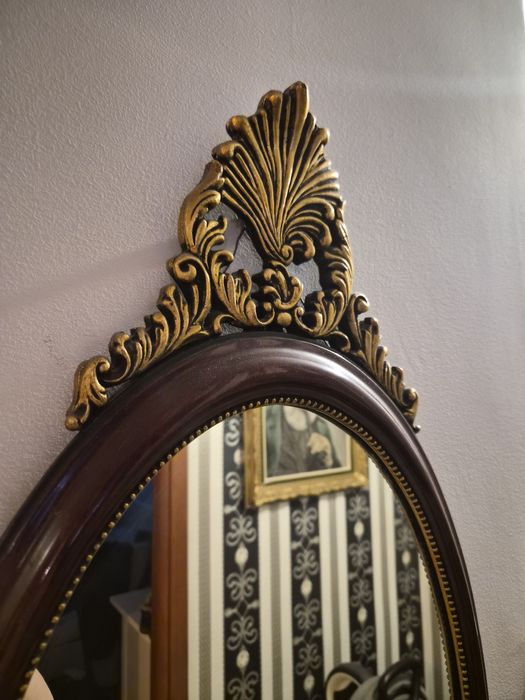 Stylowe owalne lustro