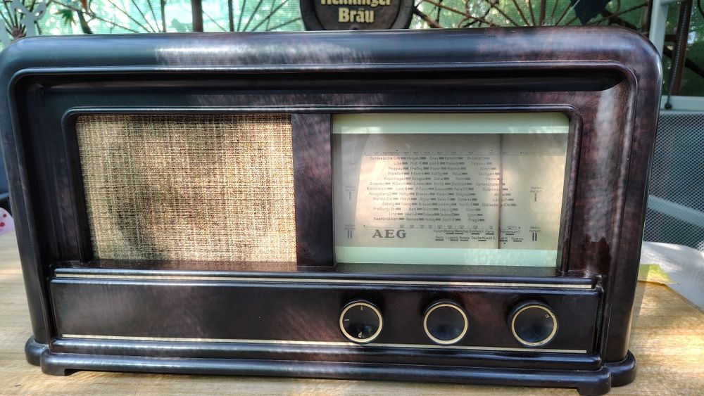 Odbiornik radiowy z okresu 2 wojny światowej AEG