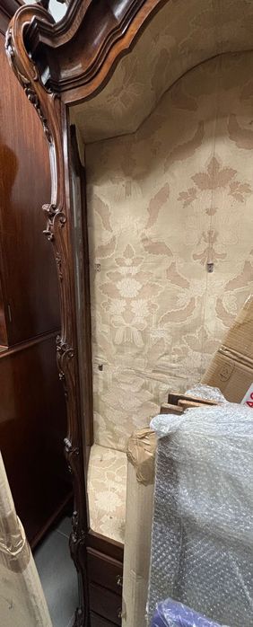 Oratório D. José em pau-santo entalhado