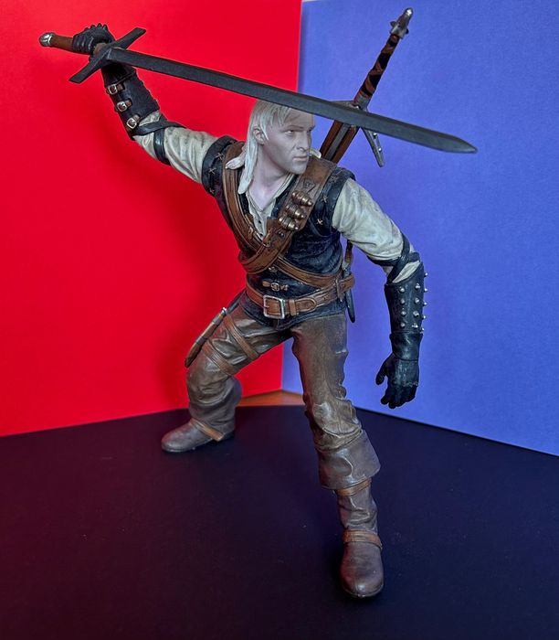 Figurka Geralta z gry Wiedźmin 1 (biały kruk)