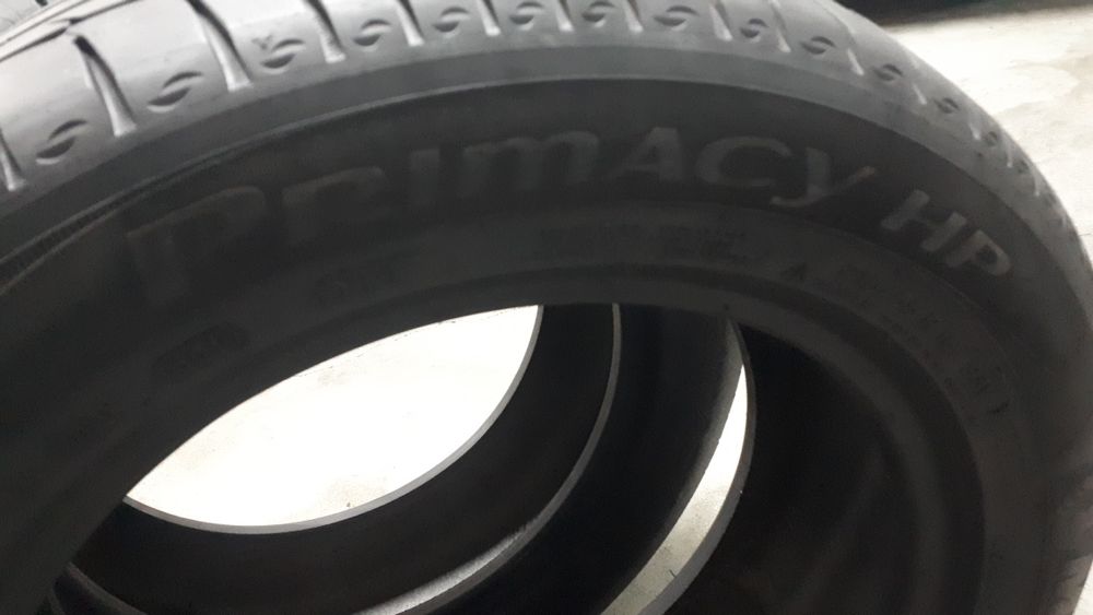 Dois pneus semi-novos 215/55 16 97W Michelin Primacy HP
