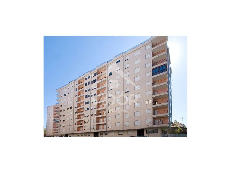 Escritório nas Abadias - Possibilidade de Converter em Habitação